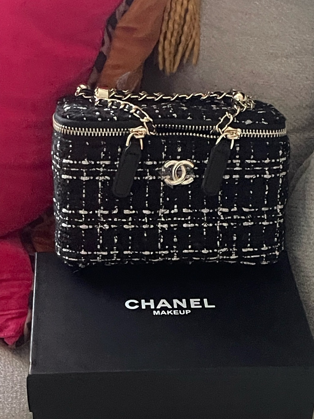 New novelty Tweed black vanity bag